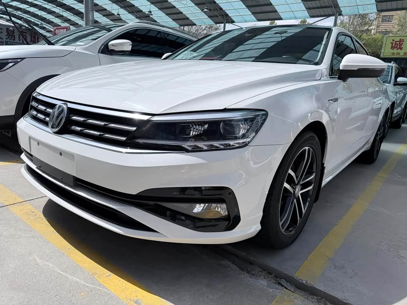 Volkswagen Lamando 2021 — Photo 1/20