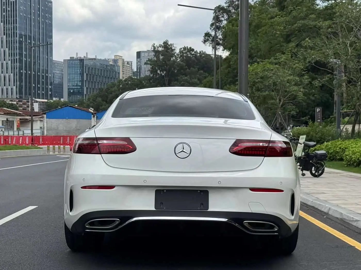 Mercedes-Benz E-Class 2021 — Photo 6/20