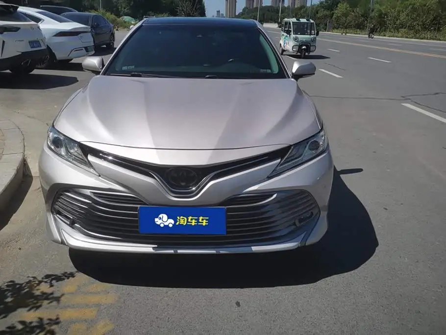 Toyota Camry 2018 — Şəkil 2/16