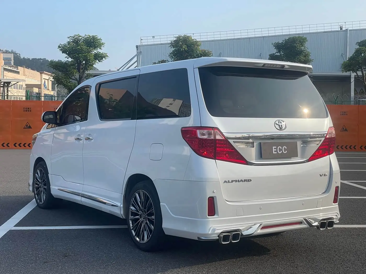Toyota Alphard 2013 — Photo 7/16