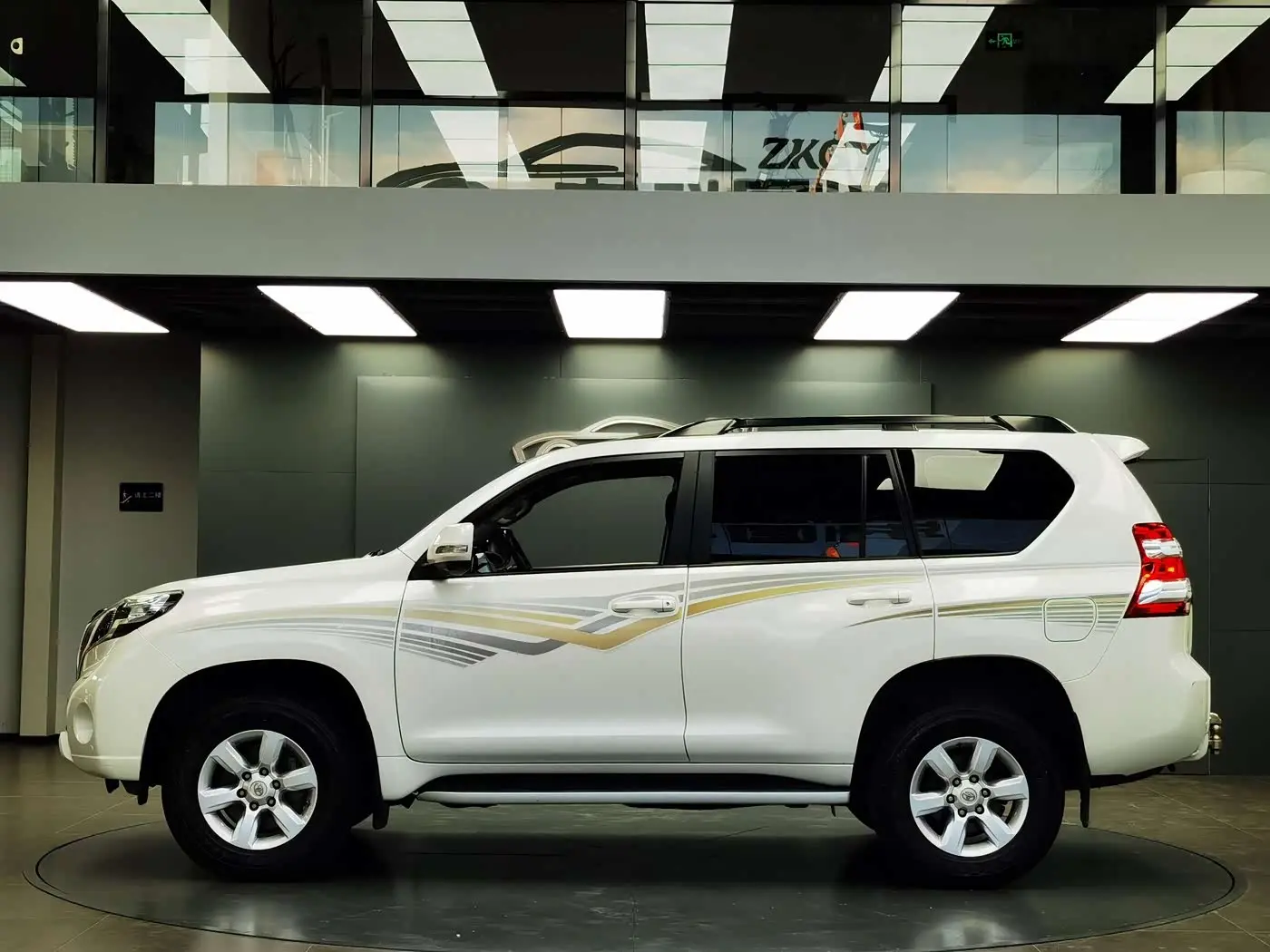 Toyota Prado 2016 — ფოტო 2/20
