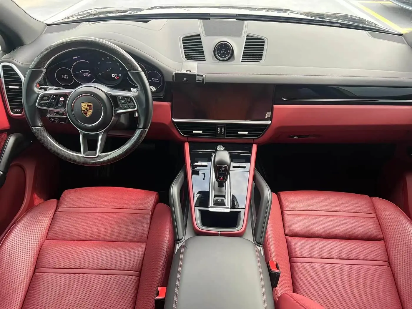 Porsche Cayenne 2022 — Photo 6/8
