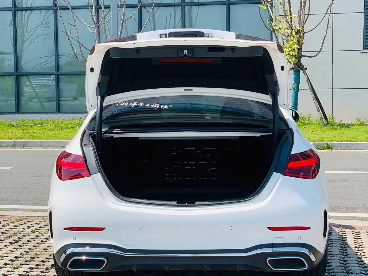 Mercedes-Benz C-Class 2024 — Photo 13/20