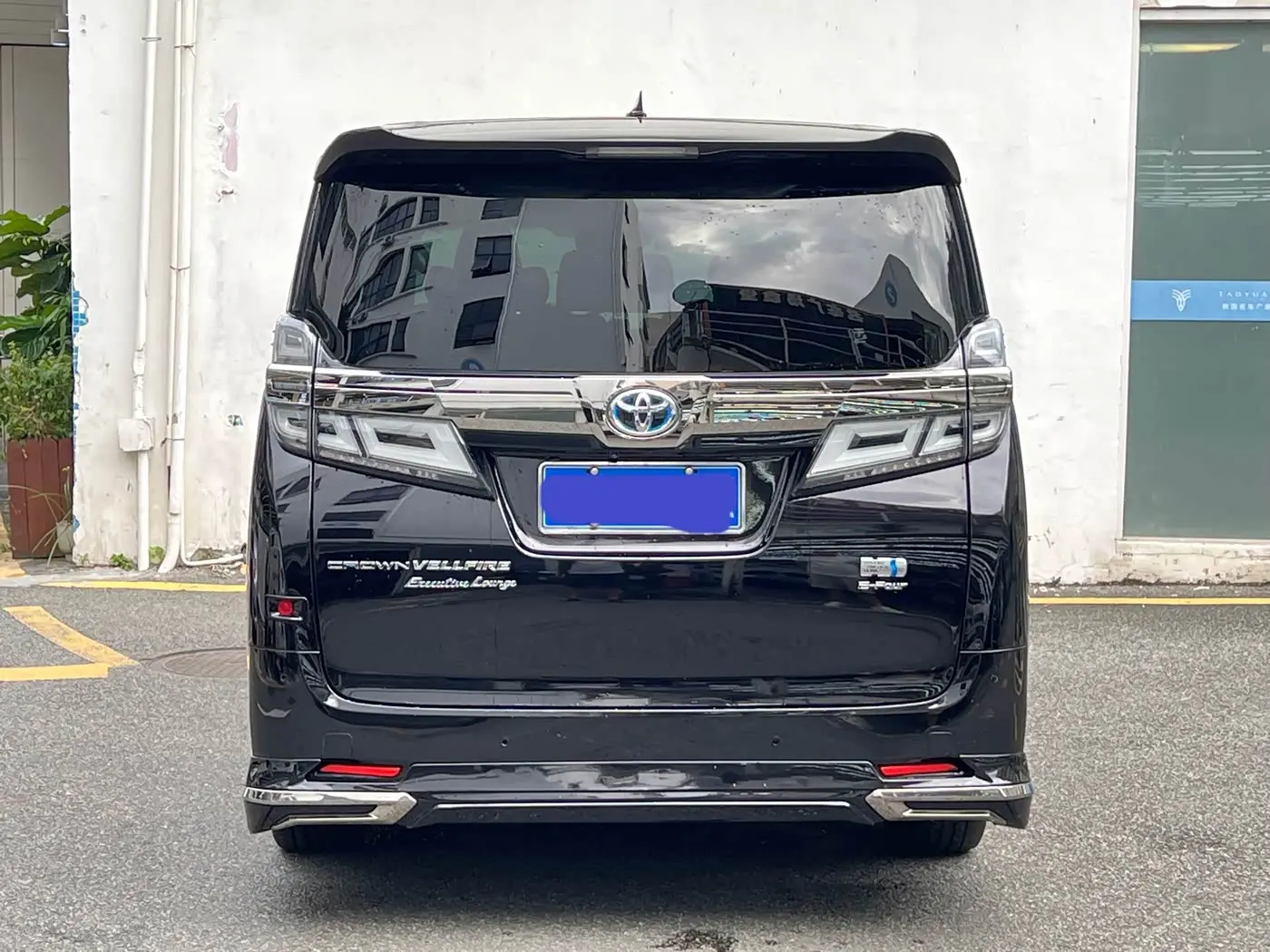 Toyota Vellfire 2022 — Photo 8/18