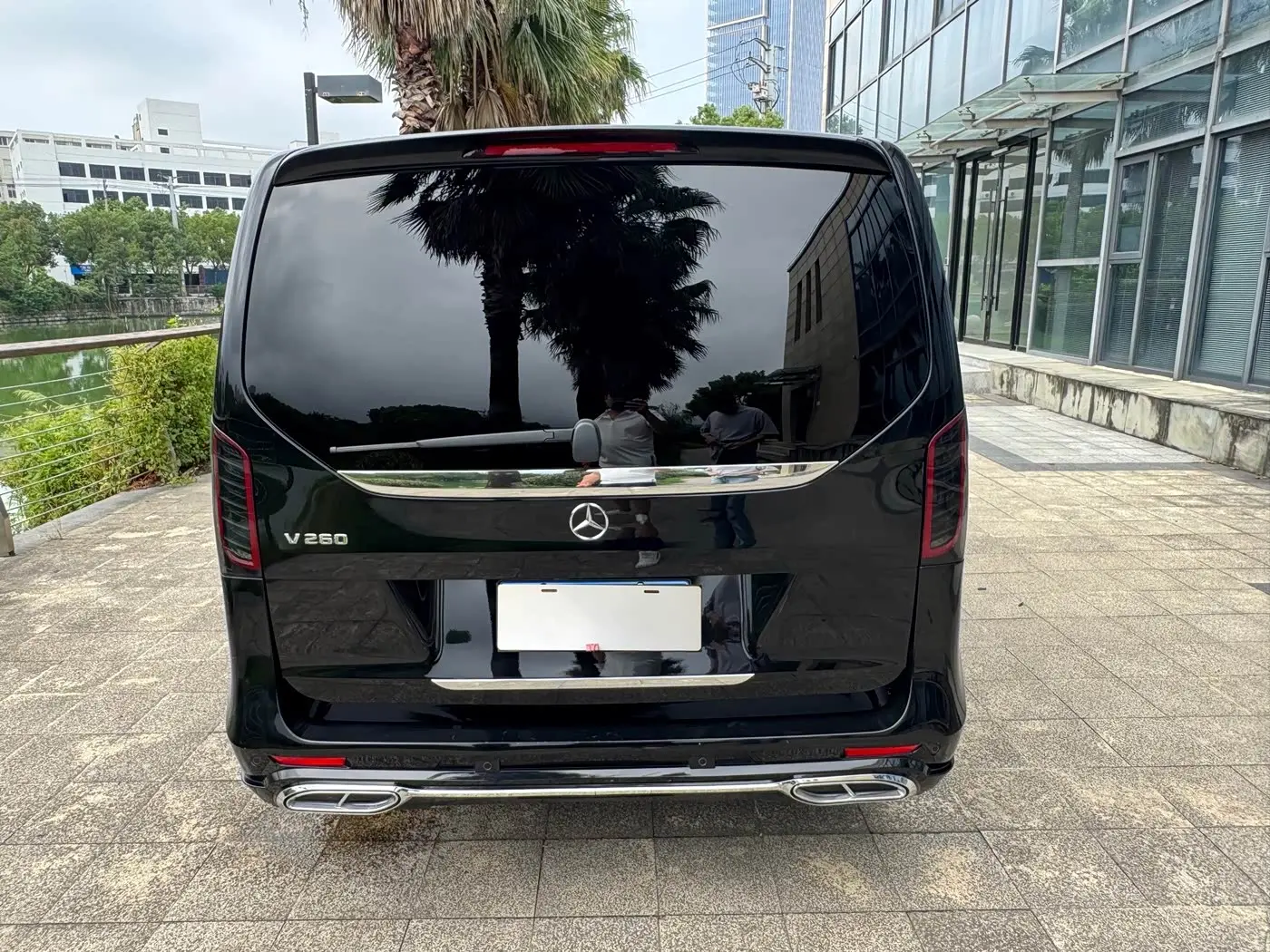 Mercedes-Benz V-Class 2023 — Photo 9/9