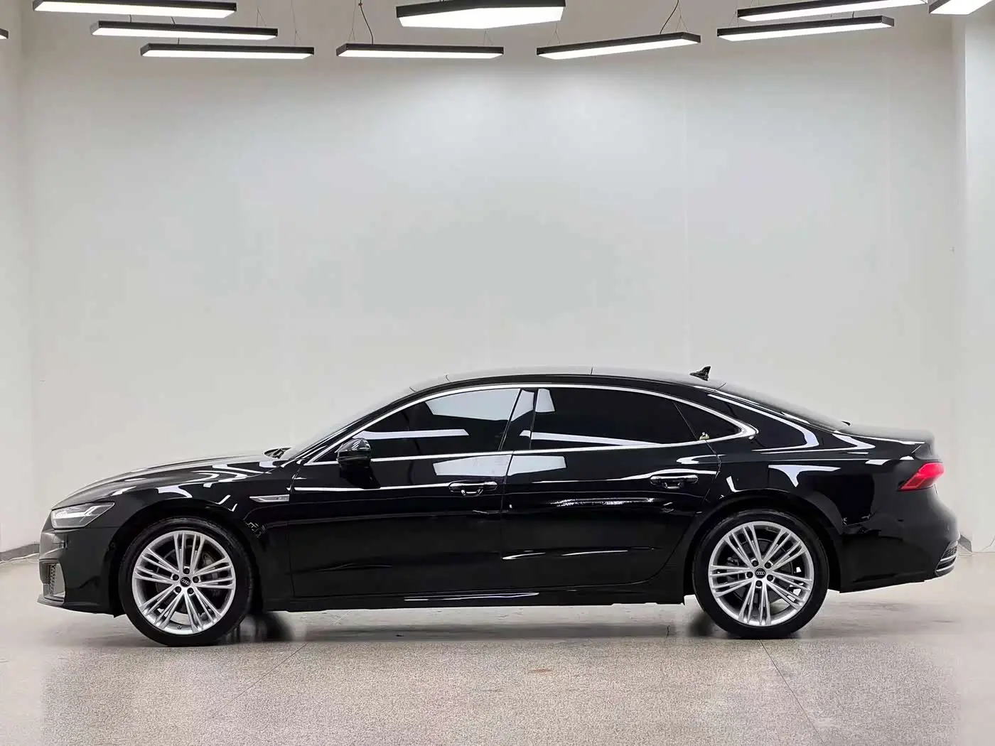 Audi A7L 2024 — Фото 5/20