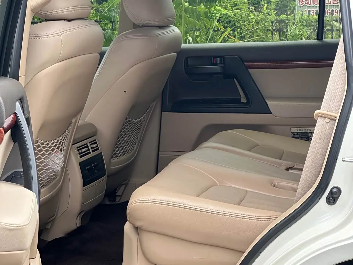 Toyota Land Cruiser 2016 — Photo 5/13