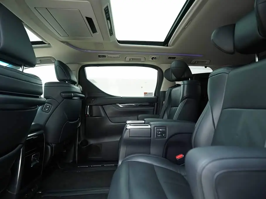 Toyota Vellfire 2022 — Photo 20/20