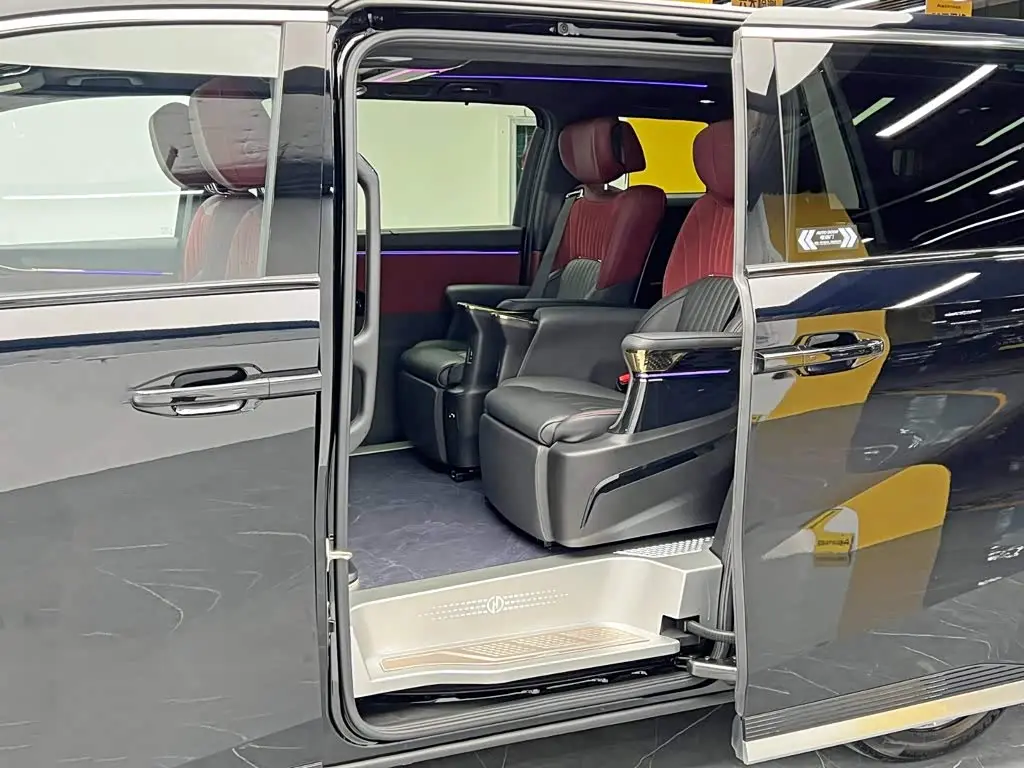 GAC Trumpchi Trumpchi M8 2024 — Şəkil 18/20