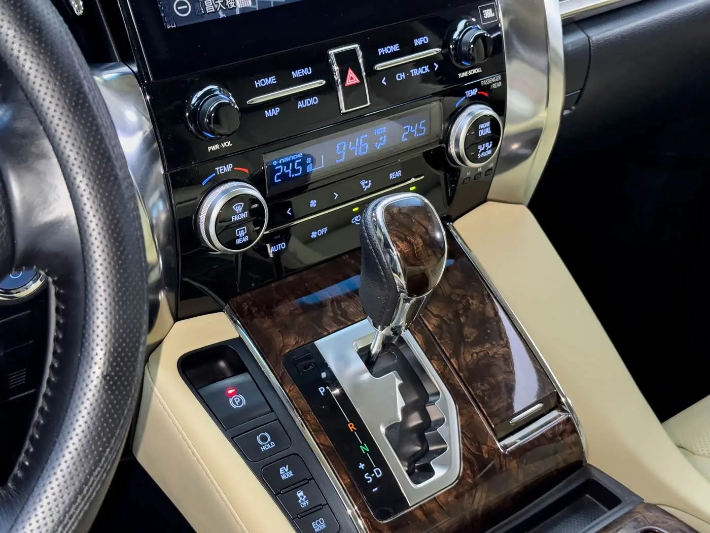 Toyota Alphard 2020 — Photo 10/20