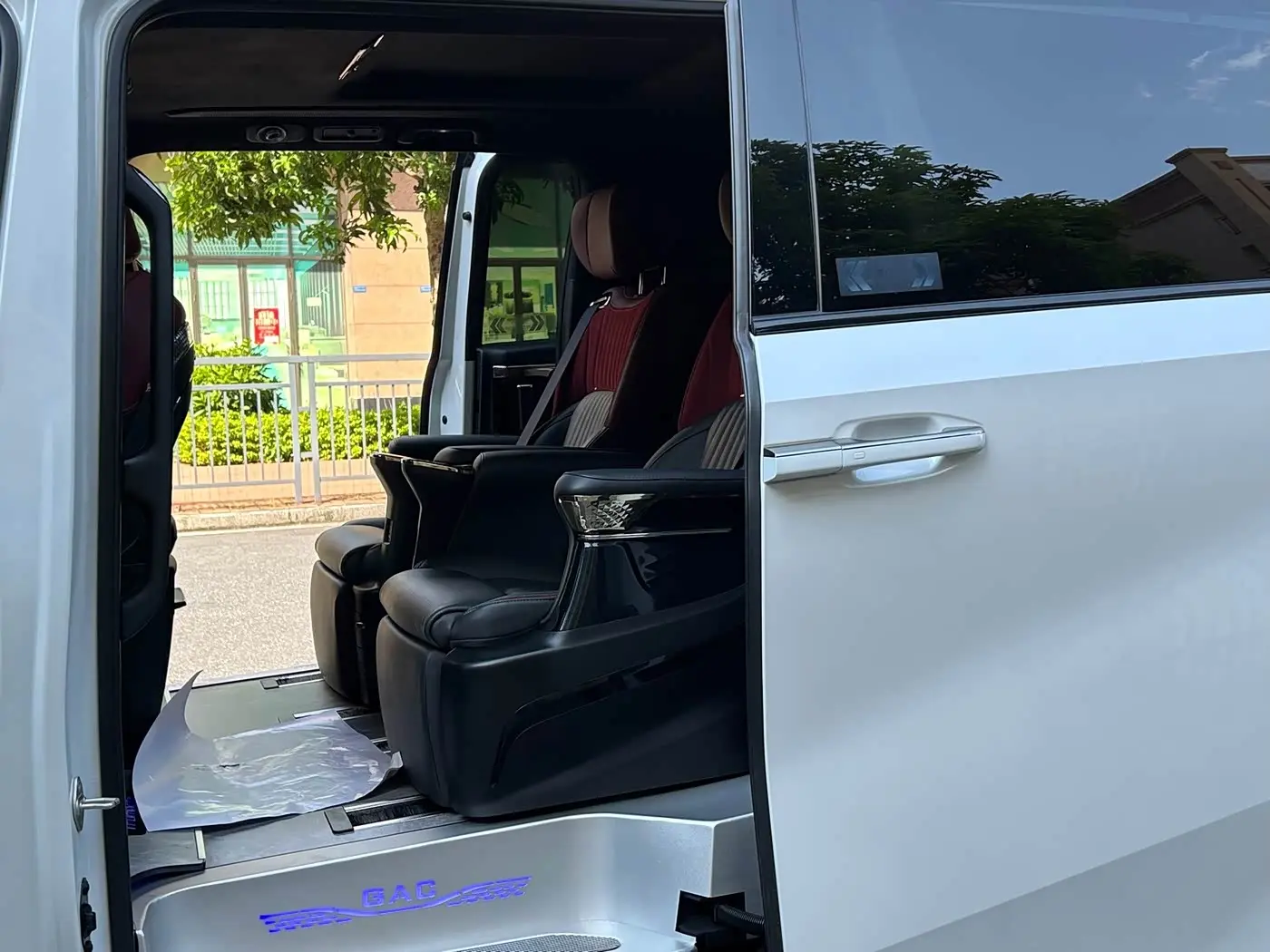 GAC Trumpchi Trumpchi M8 2023 — Photo 19/20