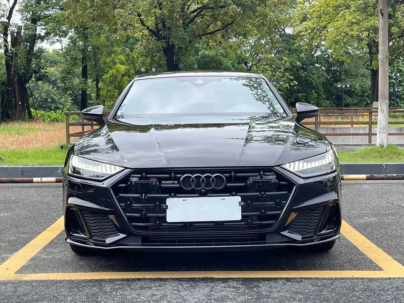 Audi A7L 2025 — Photo 2/20