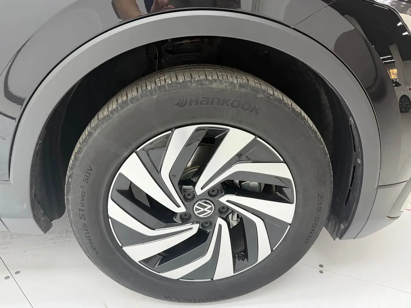 Volkswagen Tiguan L 2023 — Фото 9/14