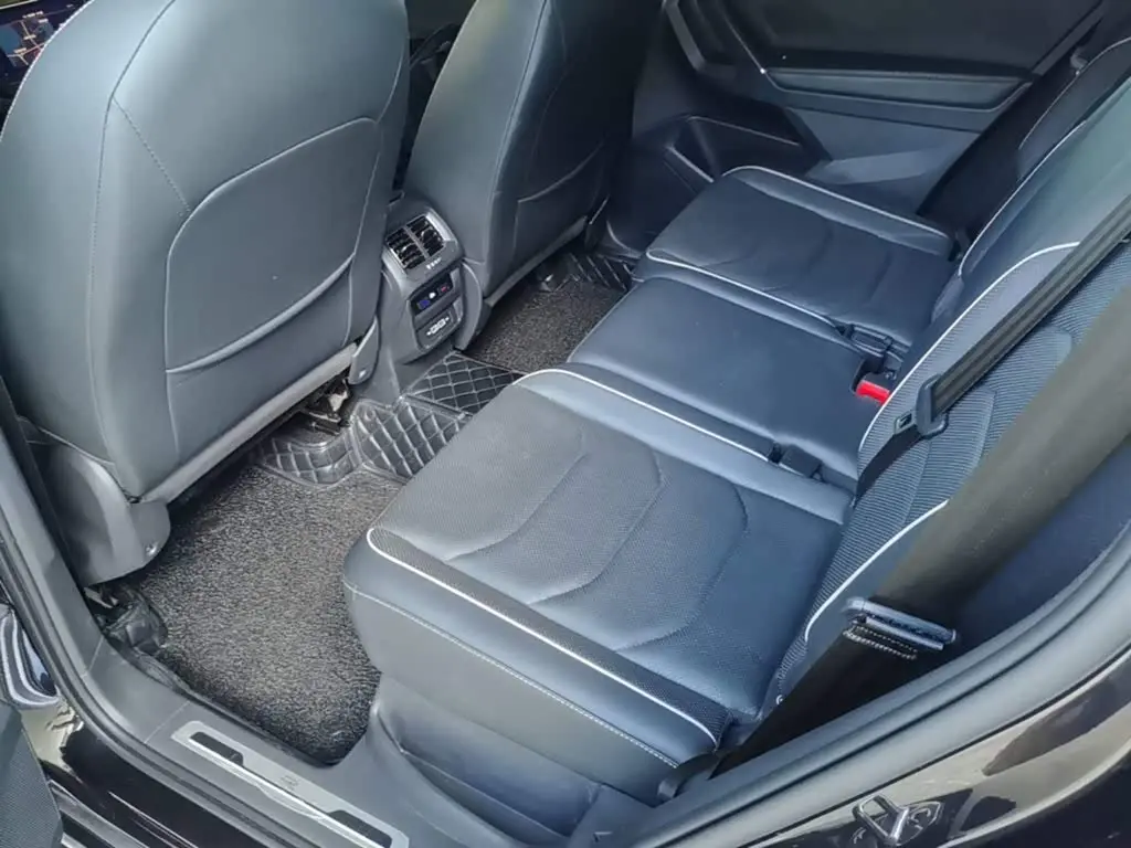 Volkswagen Tiguan L 2021 — Photo 17/20