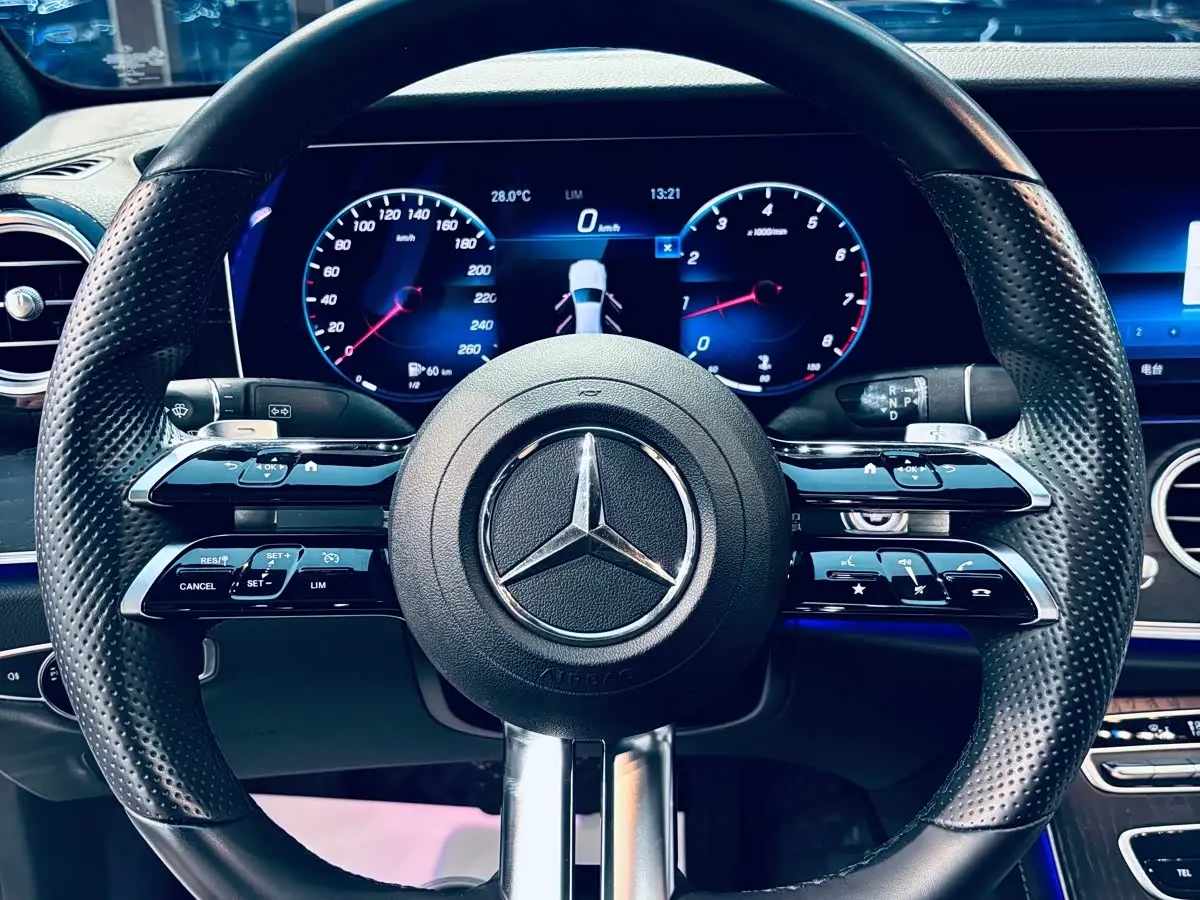 Mercedes-Benz E-Class 2022 — Фото 5/13