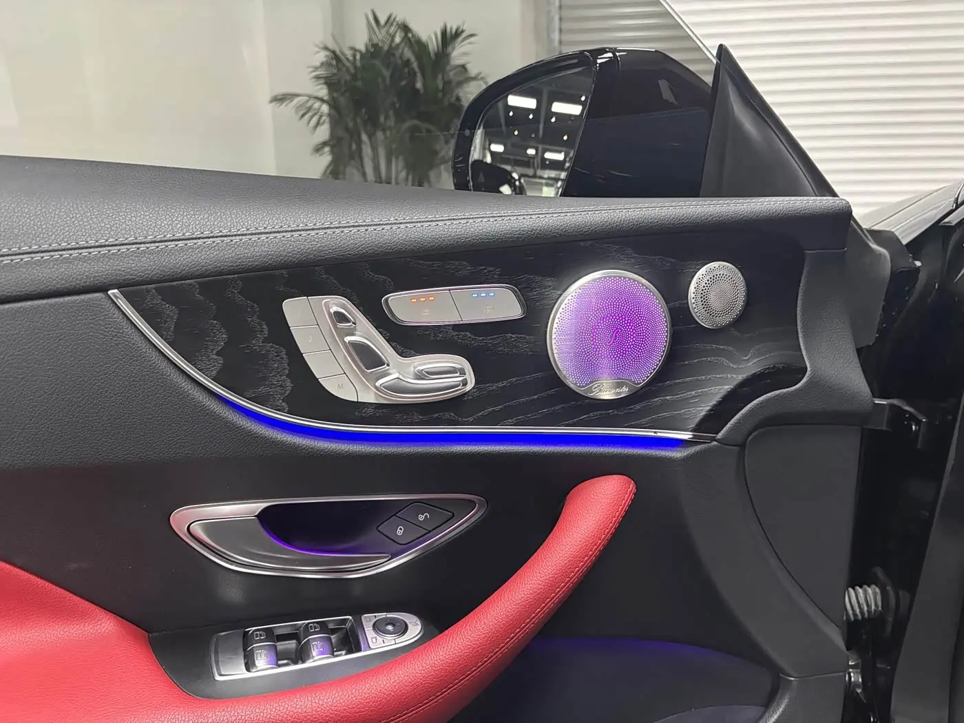 Mercedes-Benz E-Class 2023 — Photo 10/12