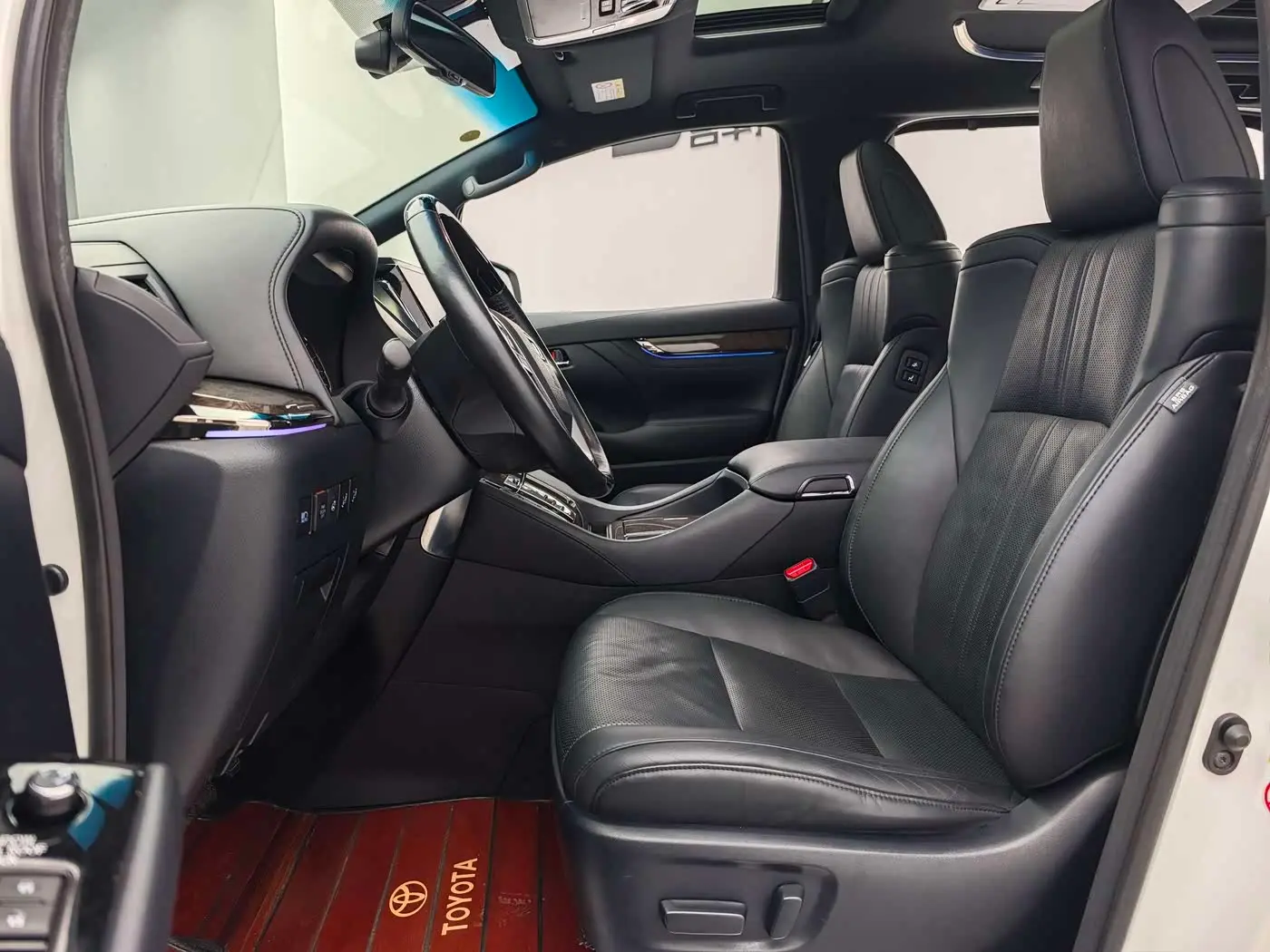 Toyota Alphard 2018 — Фото 5/14