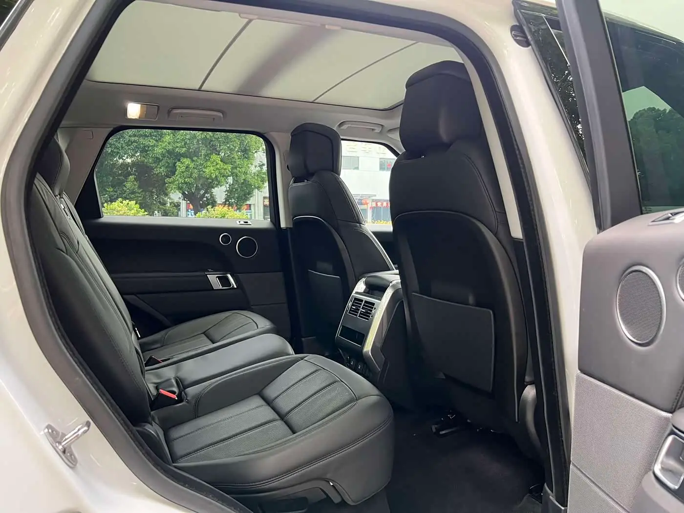 Land Rover Range Rover Sport 2019 — Photo 11/17