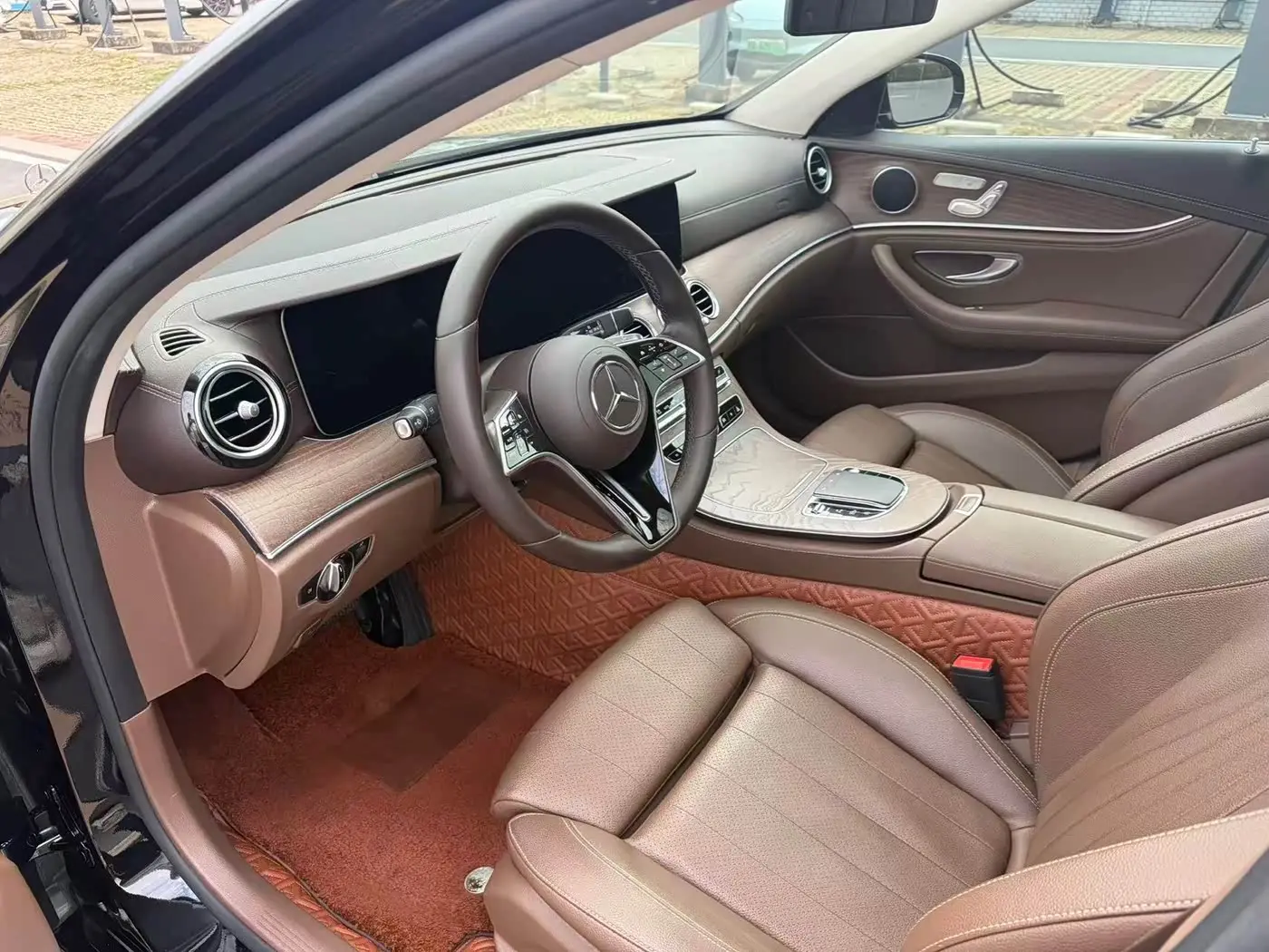 Mercedes-Benz E-Class 2022 — Photo 4/11