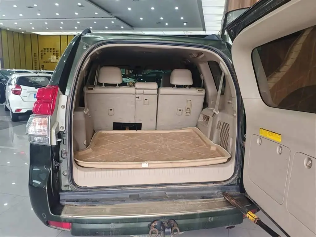 Toyota Prado 2012 — Photo 9/9