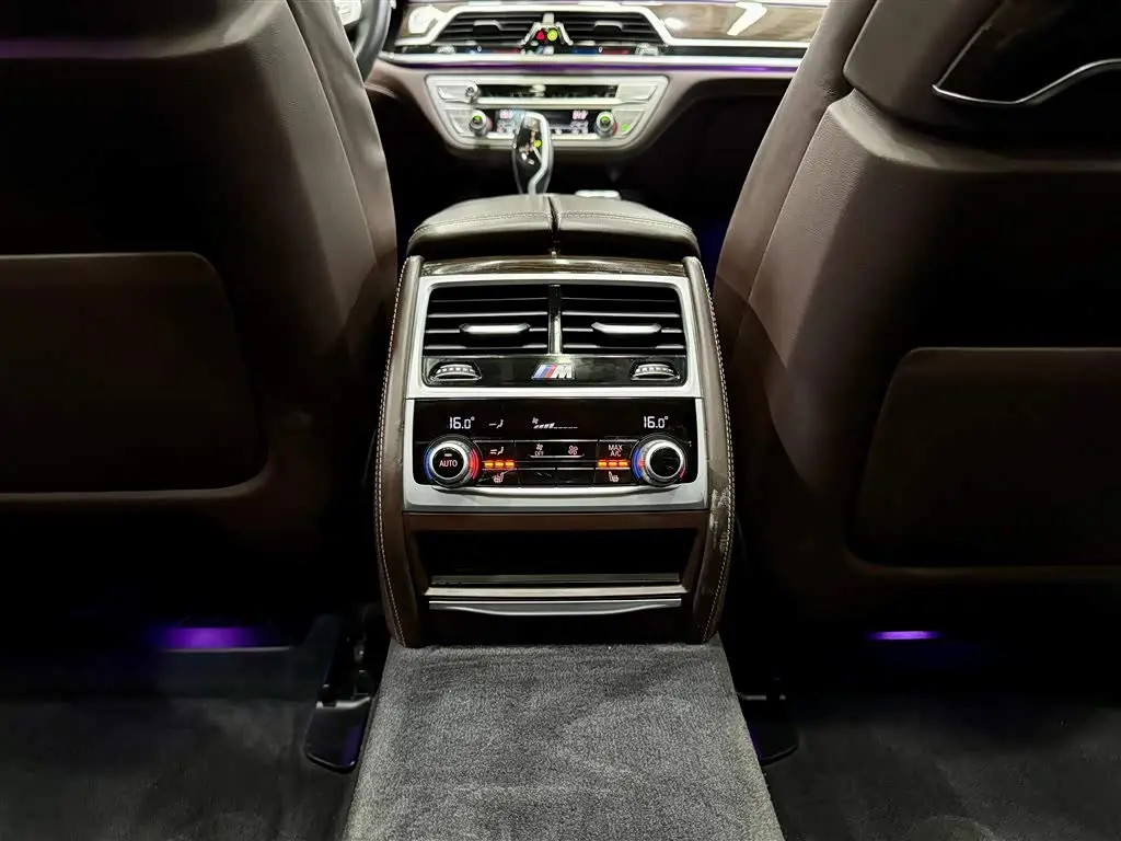 BMW 7 Series 2020 — Фото 20/20