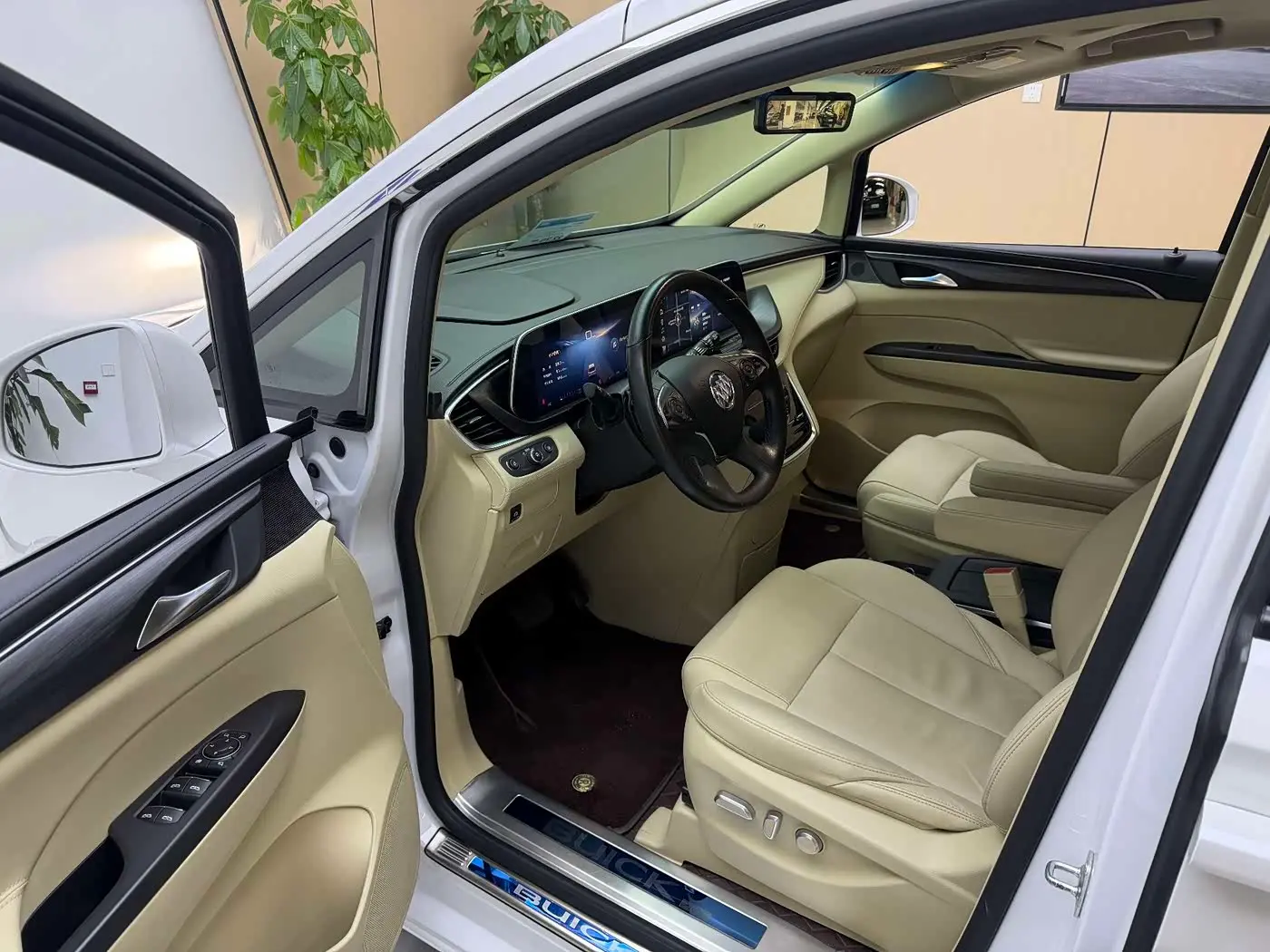 Buick GL8 2023 — Photo 7/9