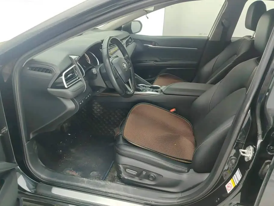 Toyota Camry 2018 — Photo 9/16
