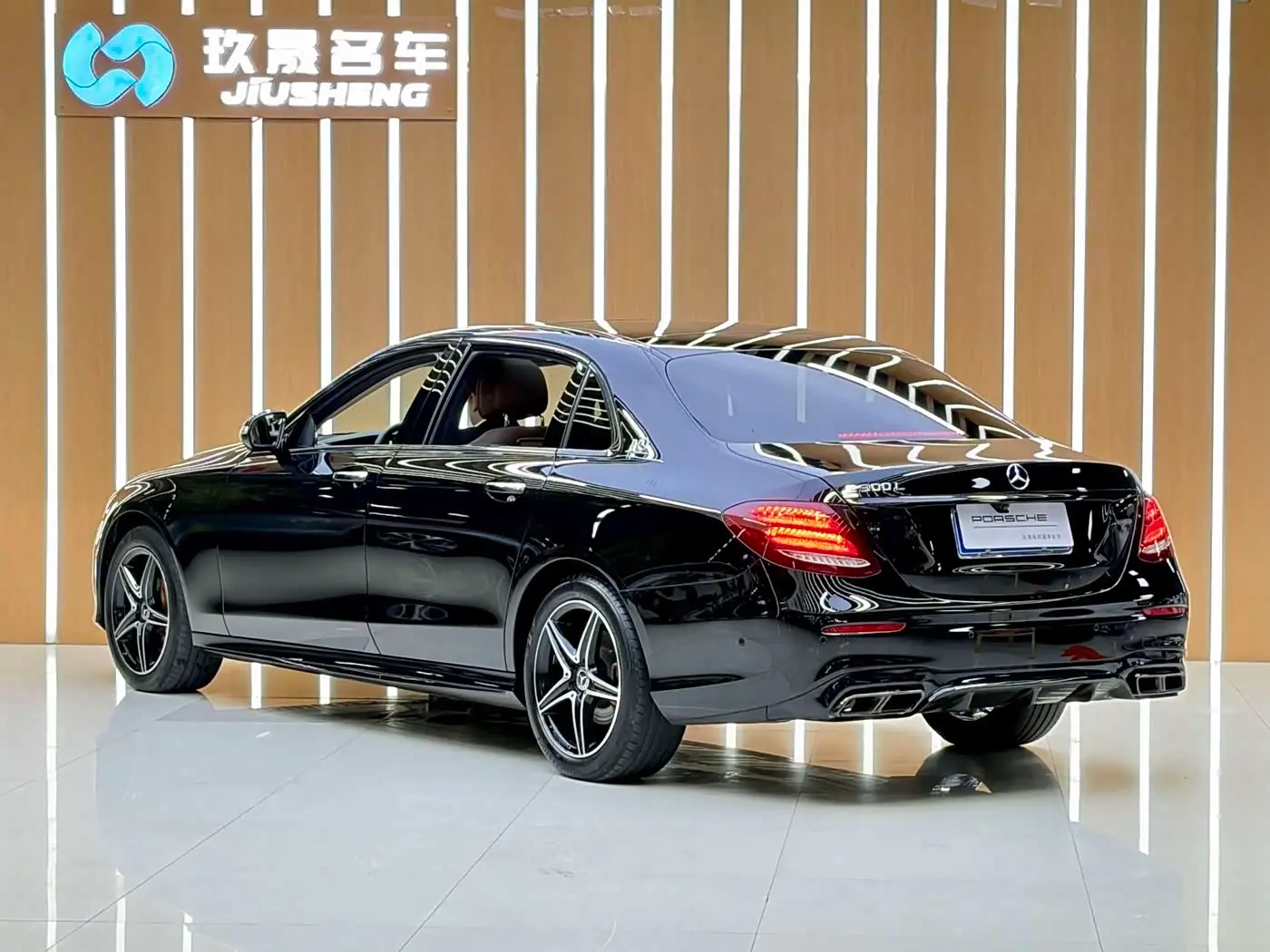 Mercedes-Benz E-Class 2020 — Фото 18/20