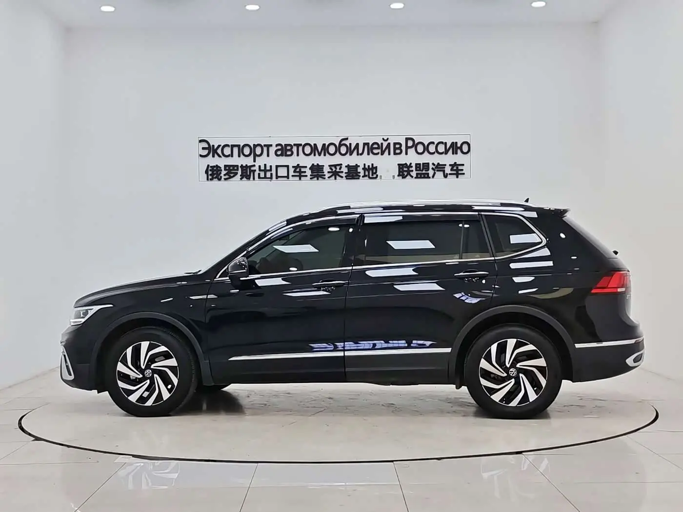 Volkswagen Tiguan L 2023 — Фото 5/17