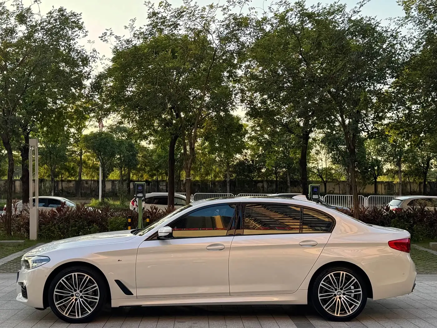 BMW 5 Series 2019 — Photo 15/16