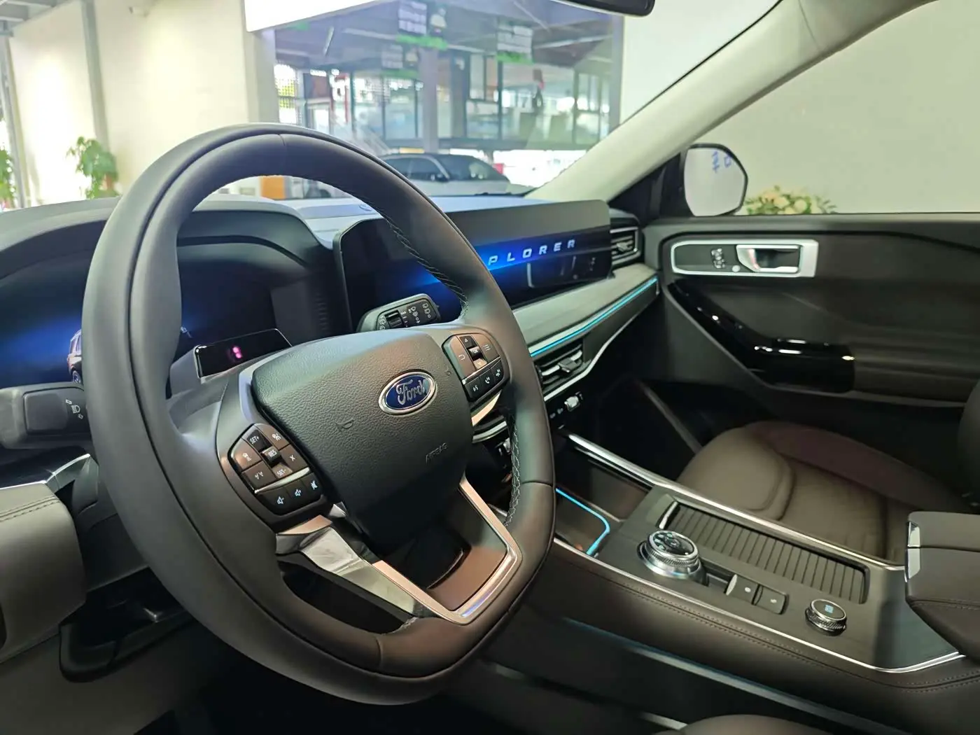 Ford Explorer 2024 — Photo 6/17