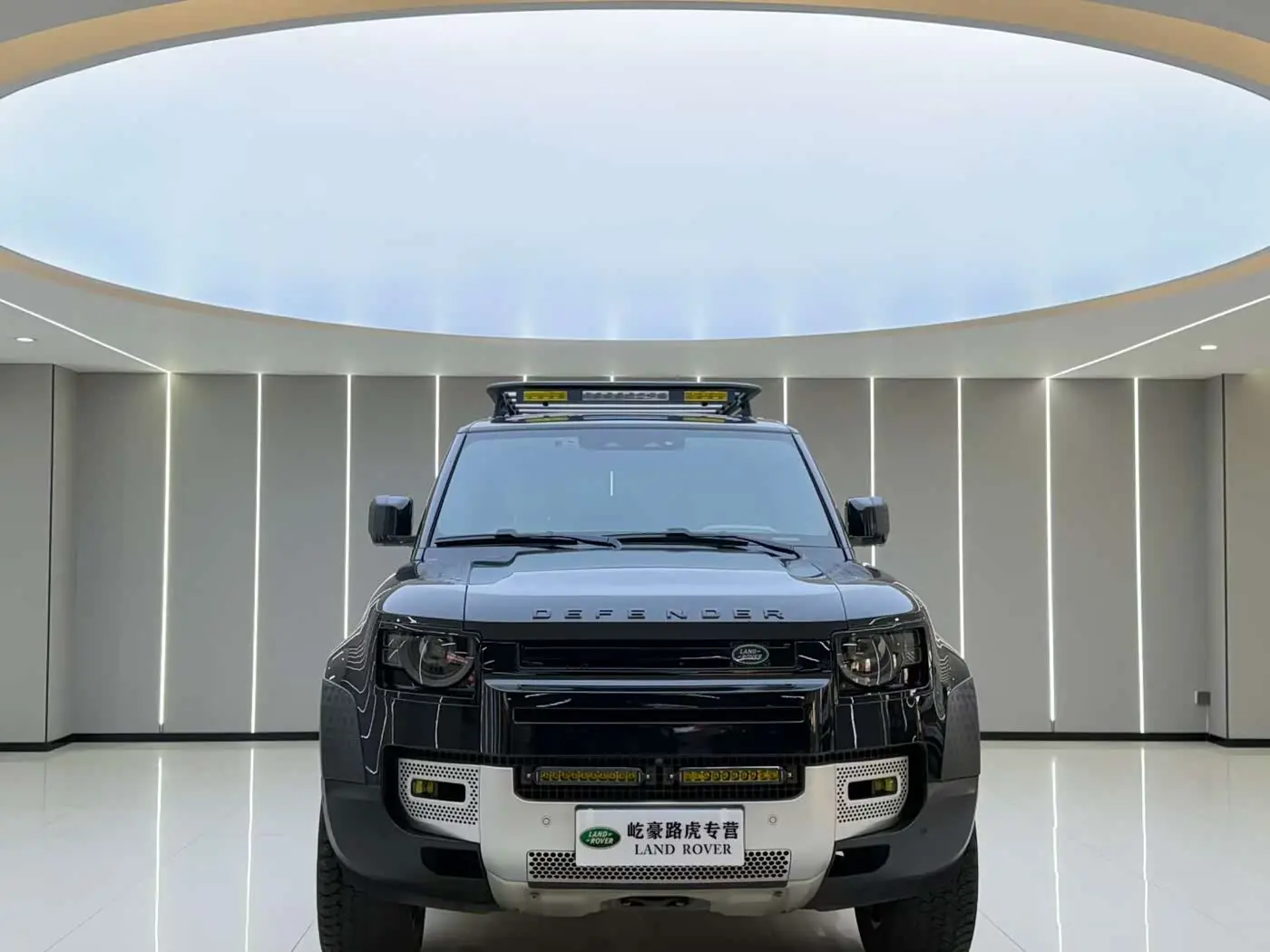Land Rover Defender 2021 — Photo 2/9