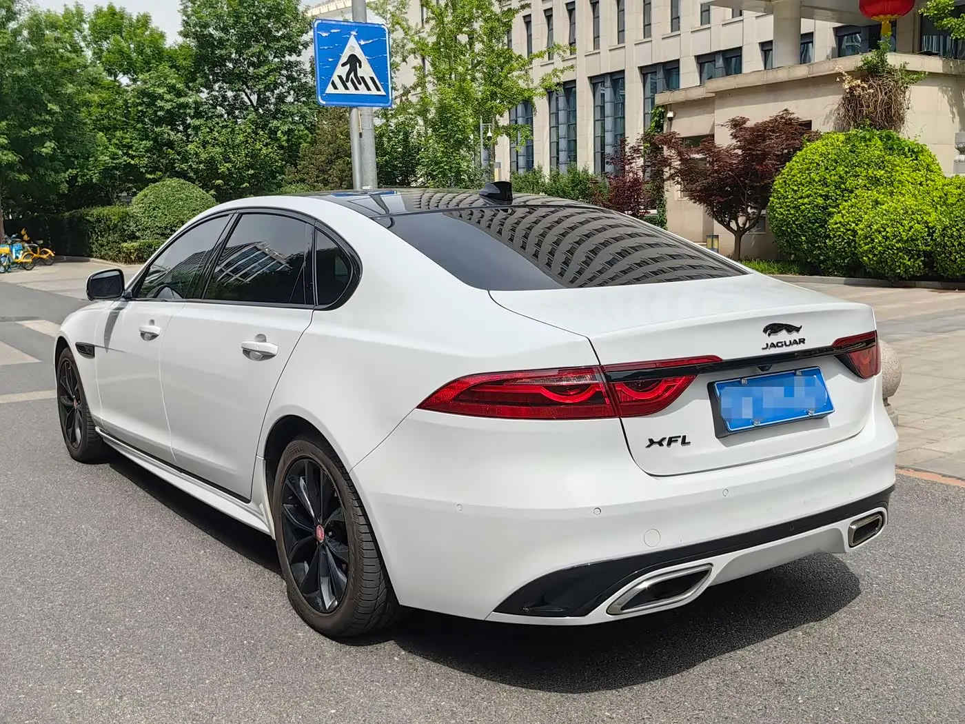 Jaguar XFL 2021 — Фото 2/20