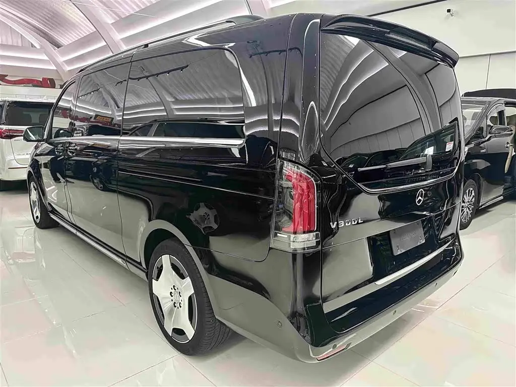 Mercedes-Benz V-Class 2025 — Фото 18/19