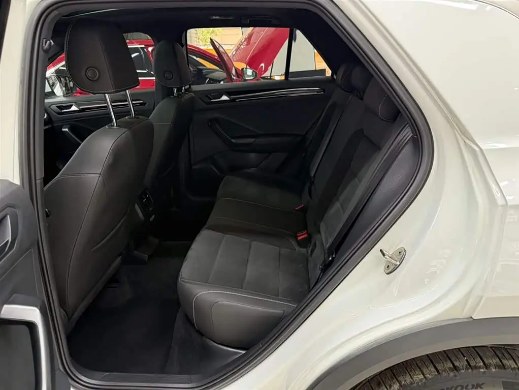 Volkswagen T-ROC 2021 — Photo 18/20