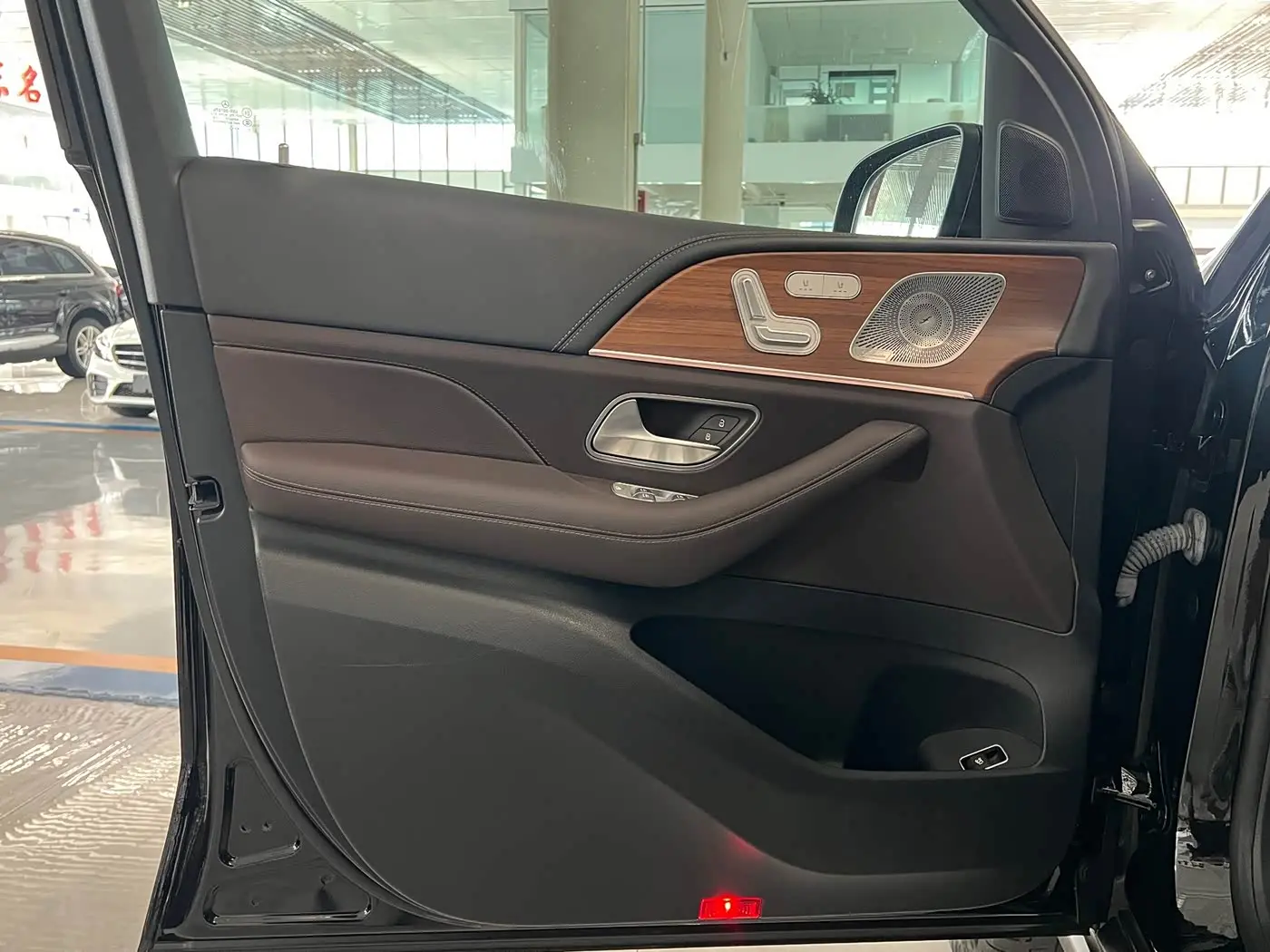 Mercedes-Benz GLS 2022 — Фото 9/18