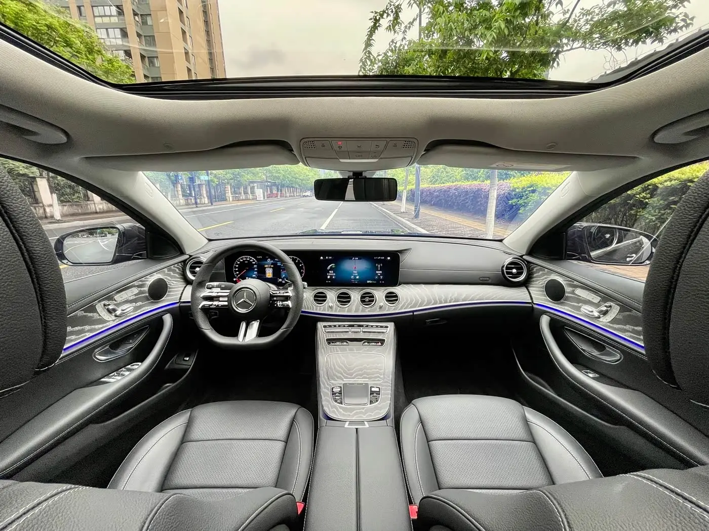 Mercedes-Benz E-Class 2023 — Photo 8/19