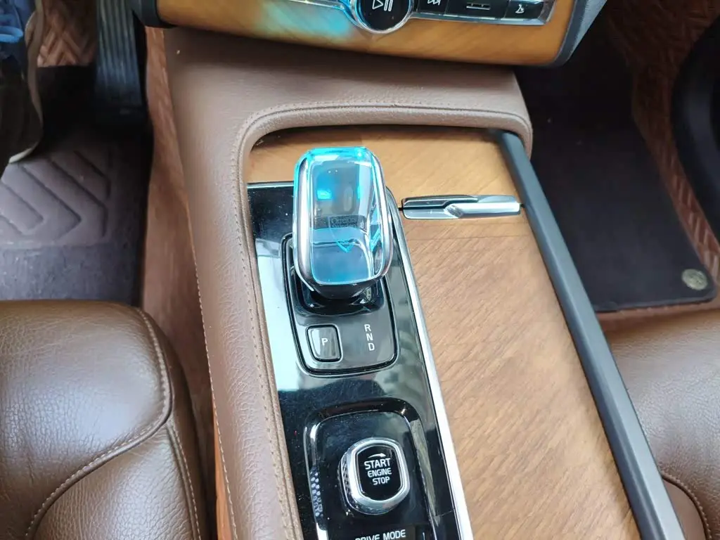 Volvo XC90 2021 — Фото 10/20