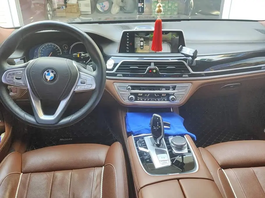 BMW 7 Series 2017 — Фото 12/16