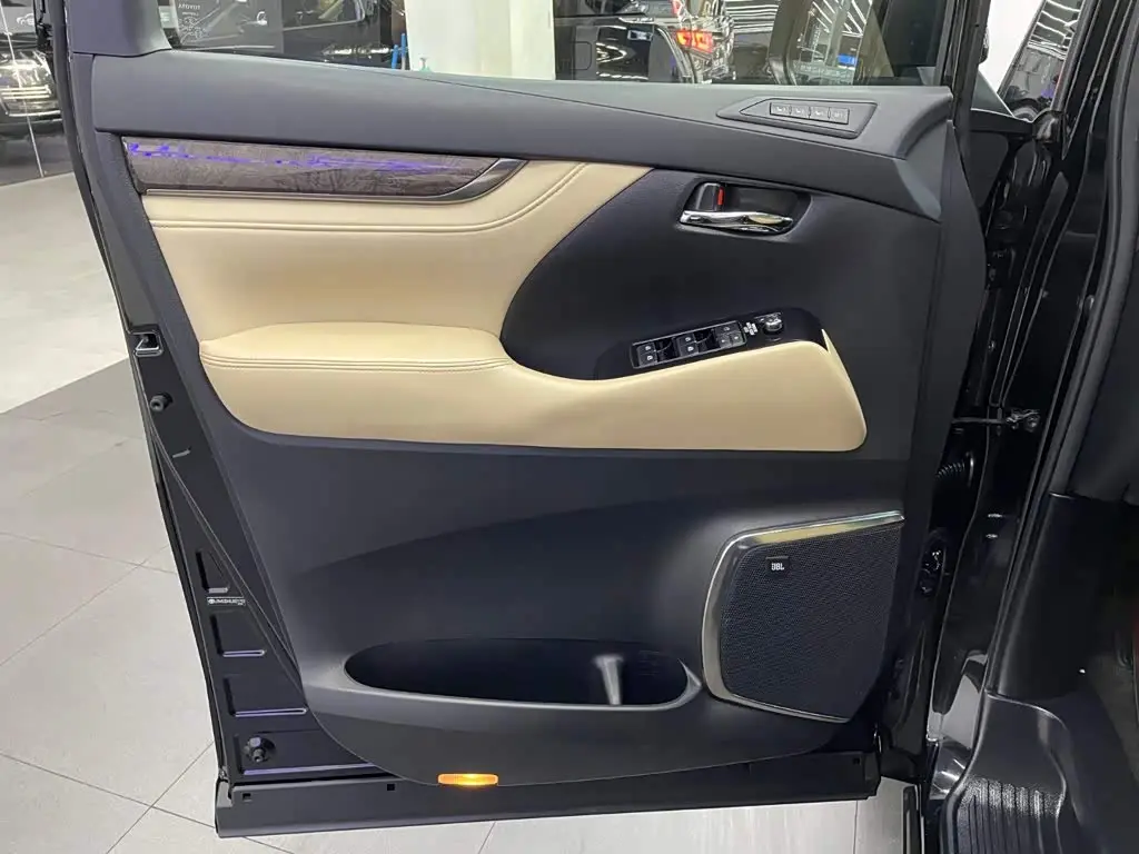Toyota Alphard 2020 — Фото 14/16