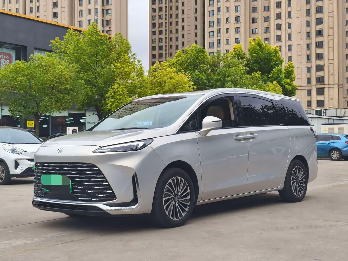 Buick GL8 New Energy 2025 — Photo 1/10