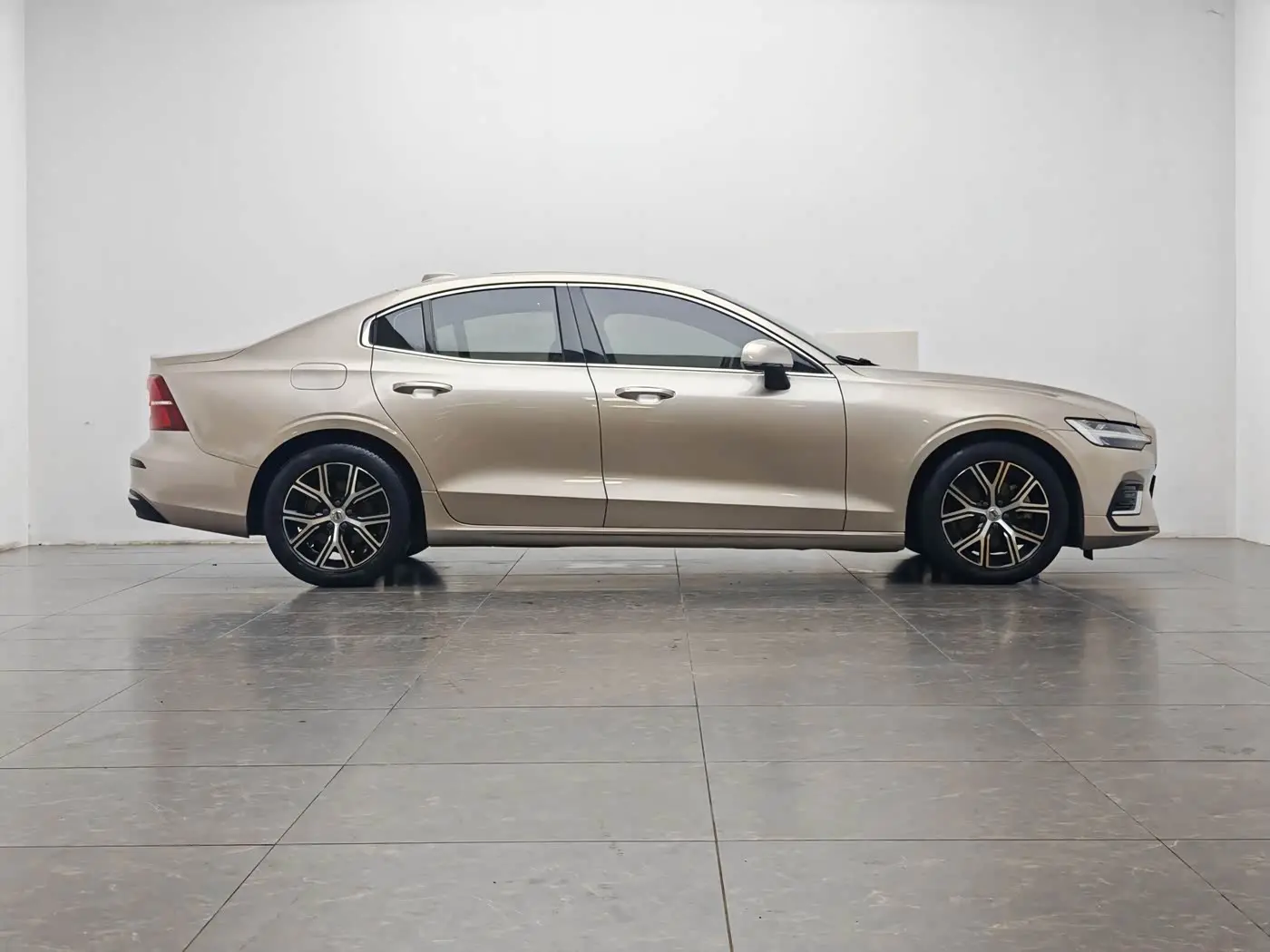Volvo S60 2023 — Фото 11/20