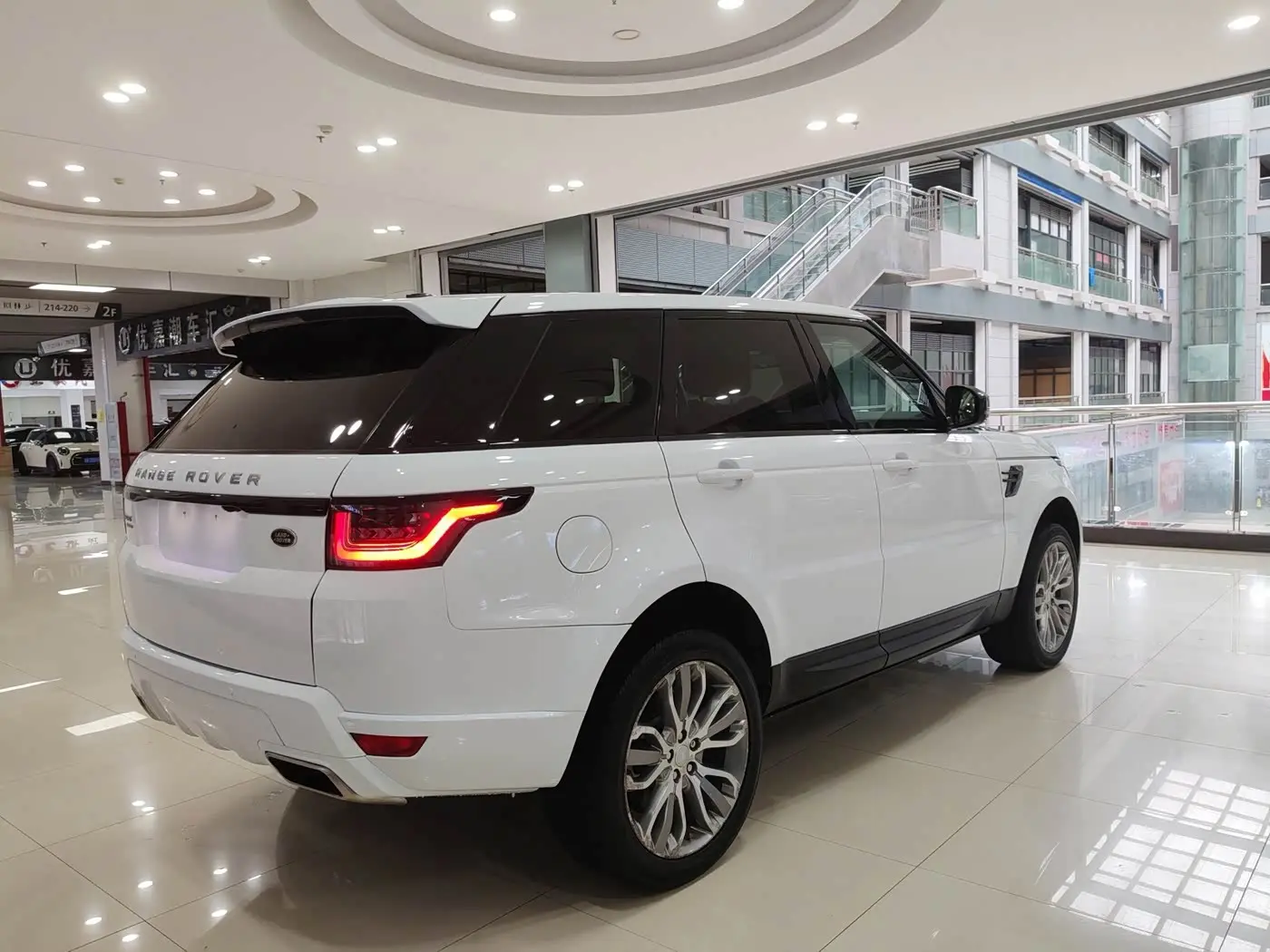 Land Rover Range Rover Sport 2016 — Photo 9/9