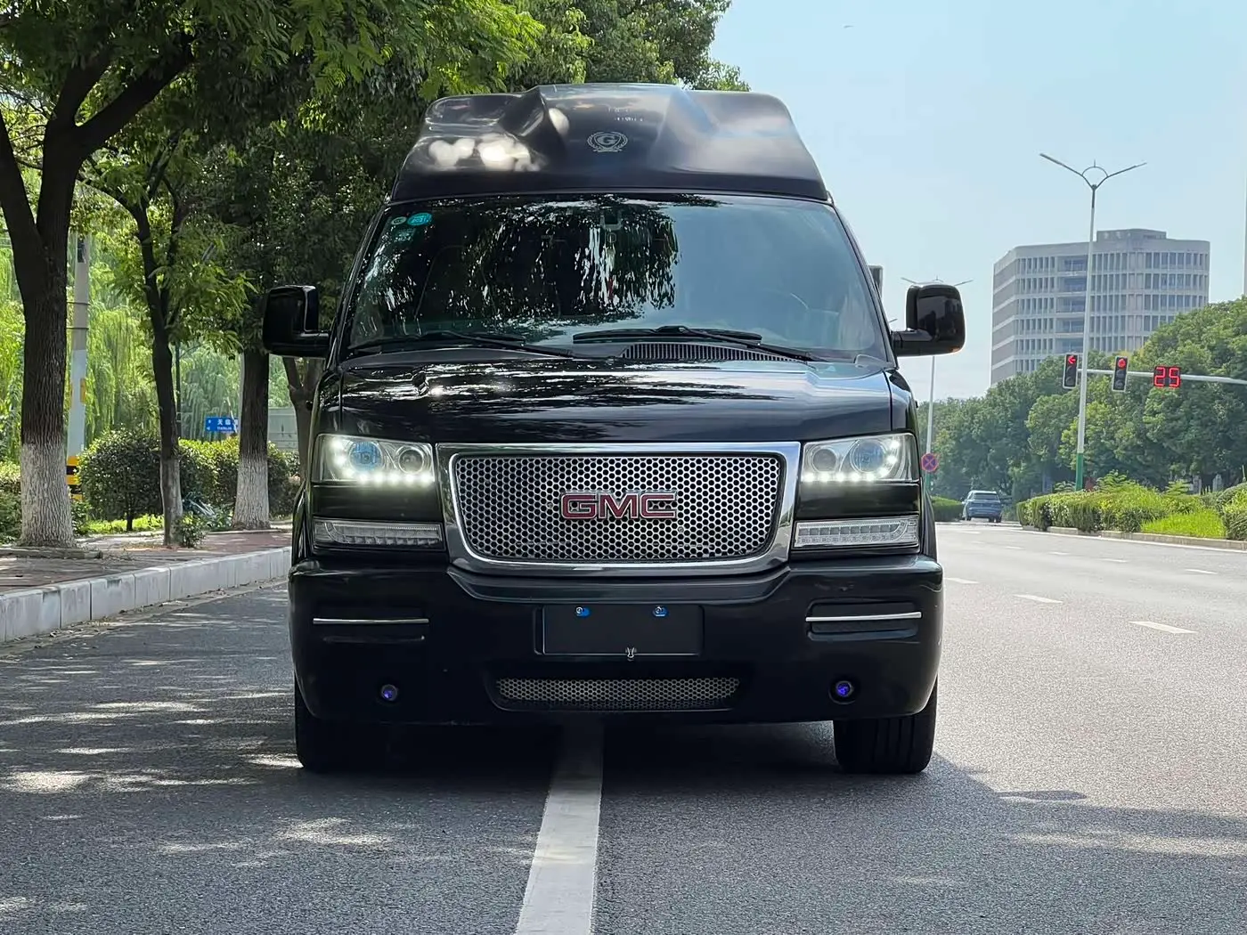 GMC Savana 2018 — Photo 4/20