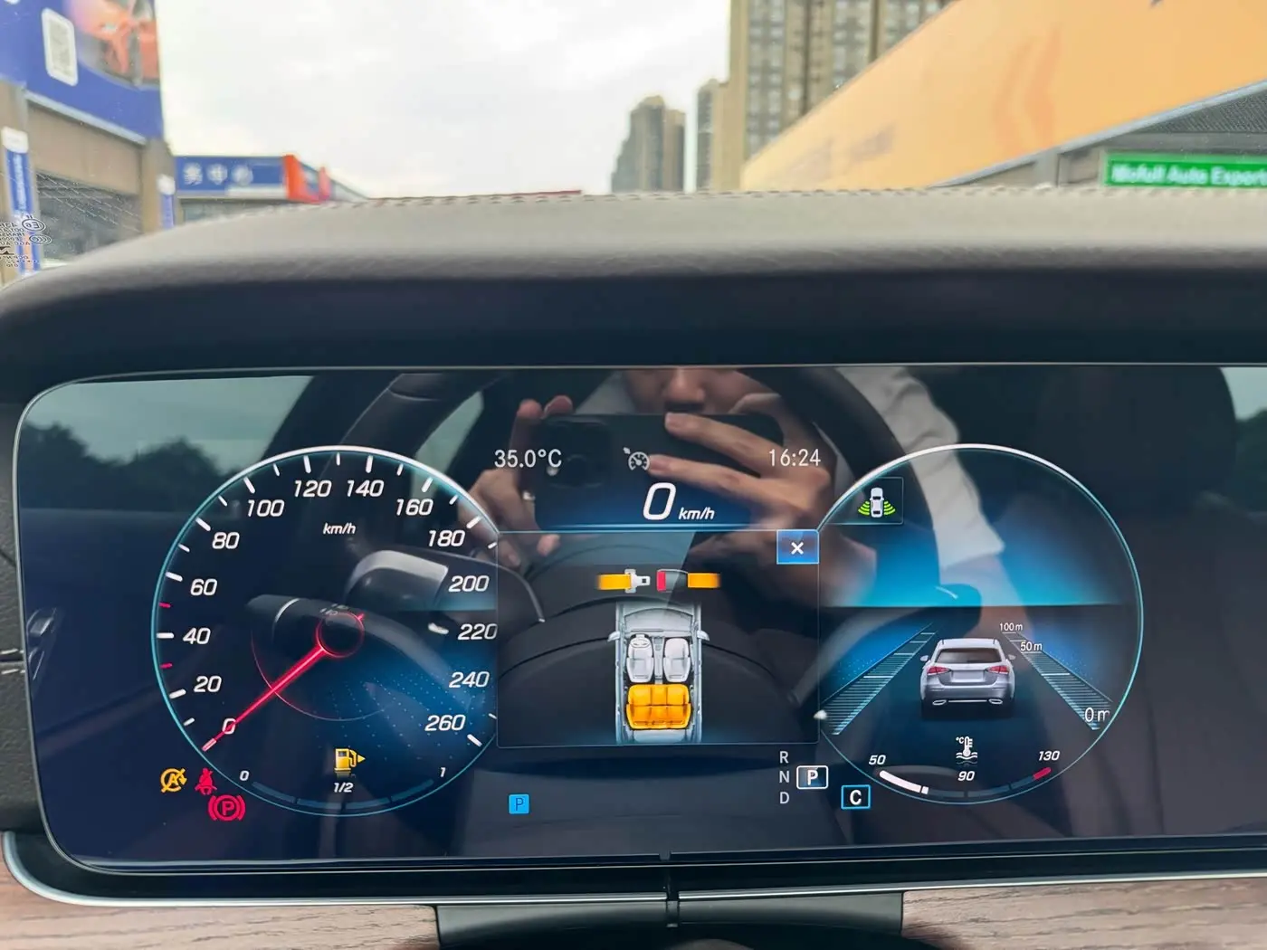 Mercedes-Benz E-Class 2022 — Photo 14/17