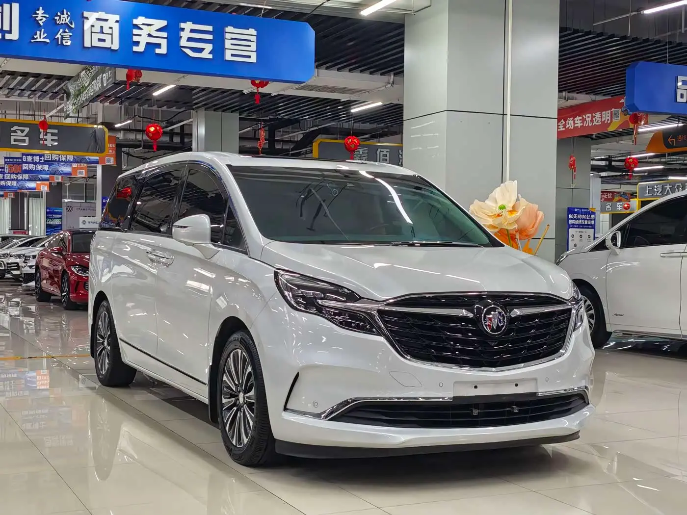 Buick GL8 2021 — Photo 3/18