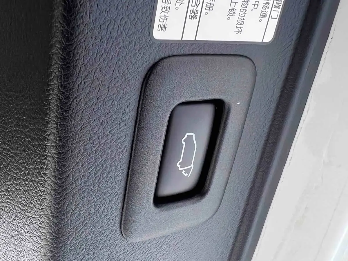 Toyota Alphard 2021 — Photo 18/20
