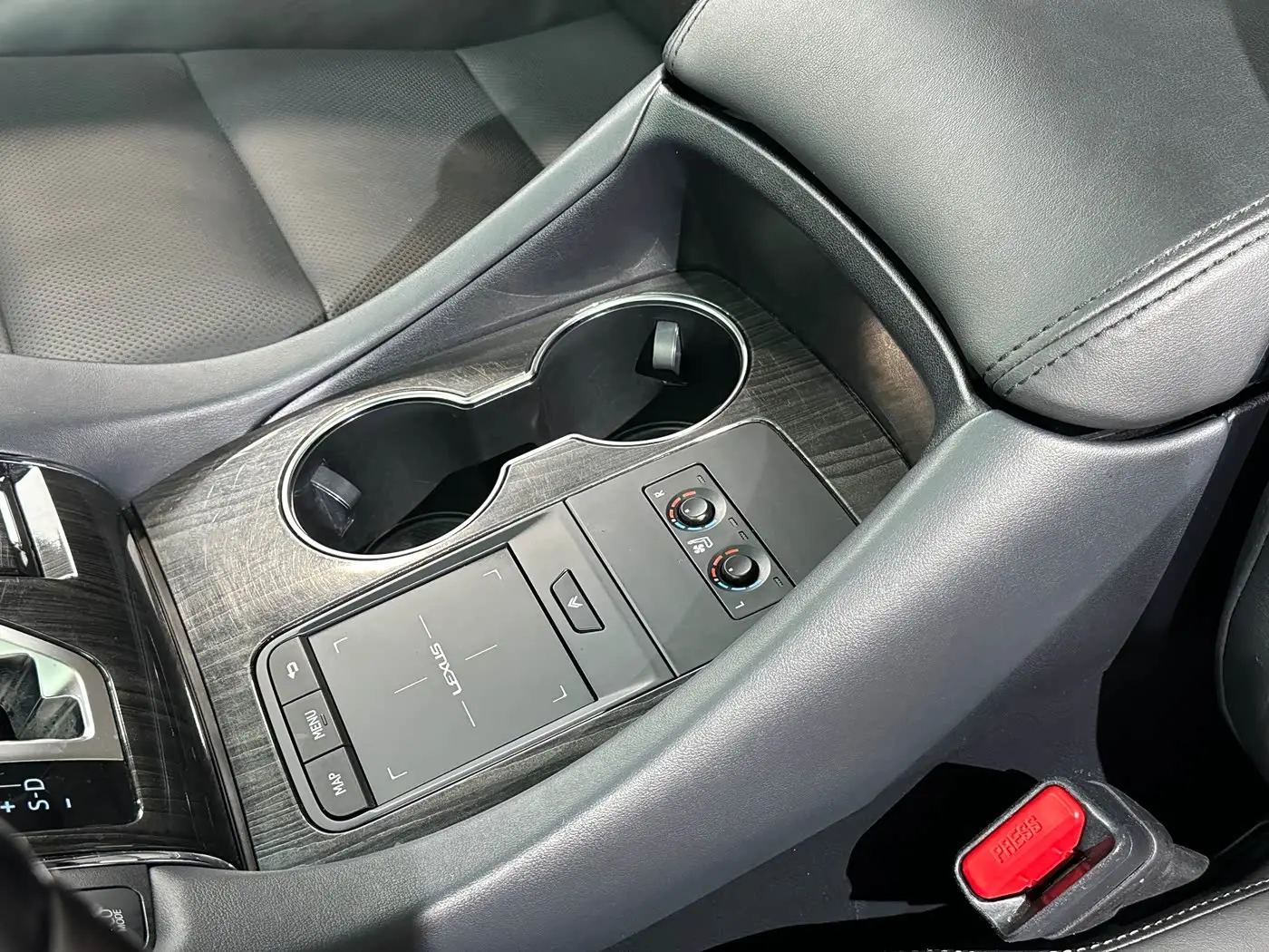 Lexus LM 2021 — Photo 15/20