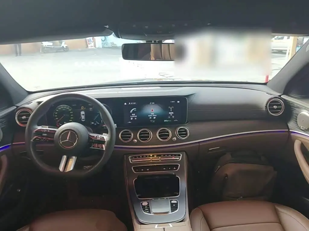 Mercedes-Benz E-Class 2023 — Photo 10/20