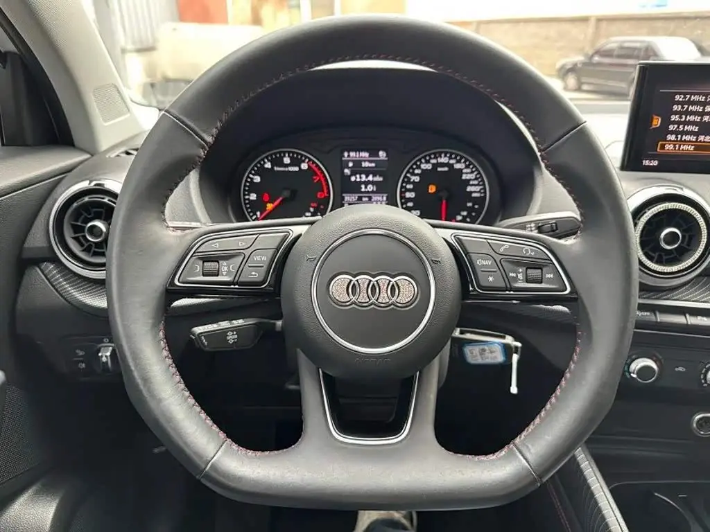 Audi Q2L 2022 — Photo 7/16